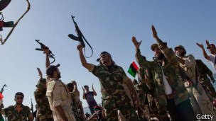 تواجه السلطات الليبية مصاعب في ضبط الأمن مع انتشار الميليشيات