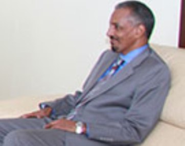 عالي ولد عيسى المدير السابق لديوان الوزير الأول ورئيس جماعة الإصلاح والتجديد بمال 