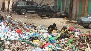 صورة لتراكم القمامة فى قلب العاصمة انواكشوط