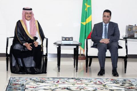 الوزير الأول يجرى مباحثات مع وفد من الصندوق السعودي للتنمية