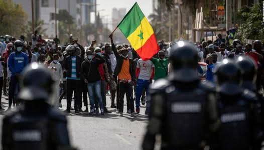 البرلمان السينغالي يقر تعديلا دستوريا يقلص صلاحيات رئيس الجمهورية
