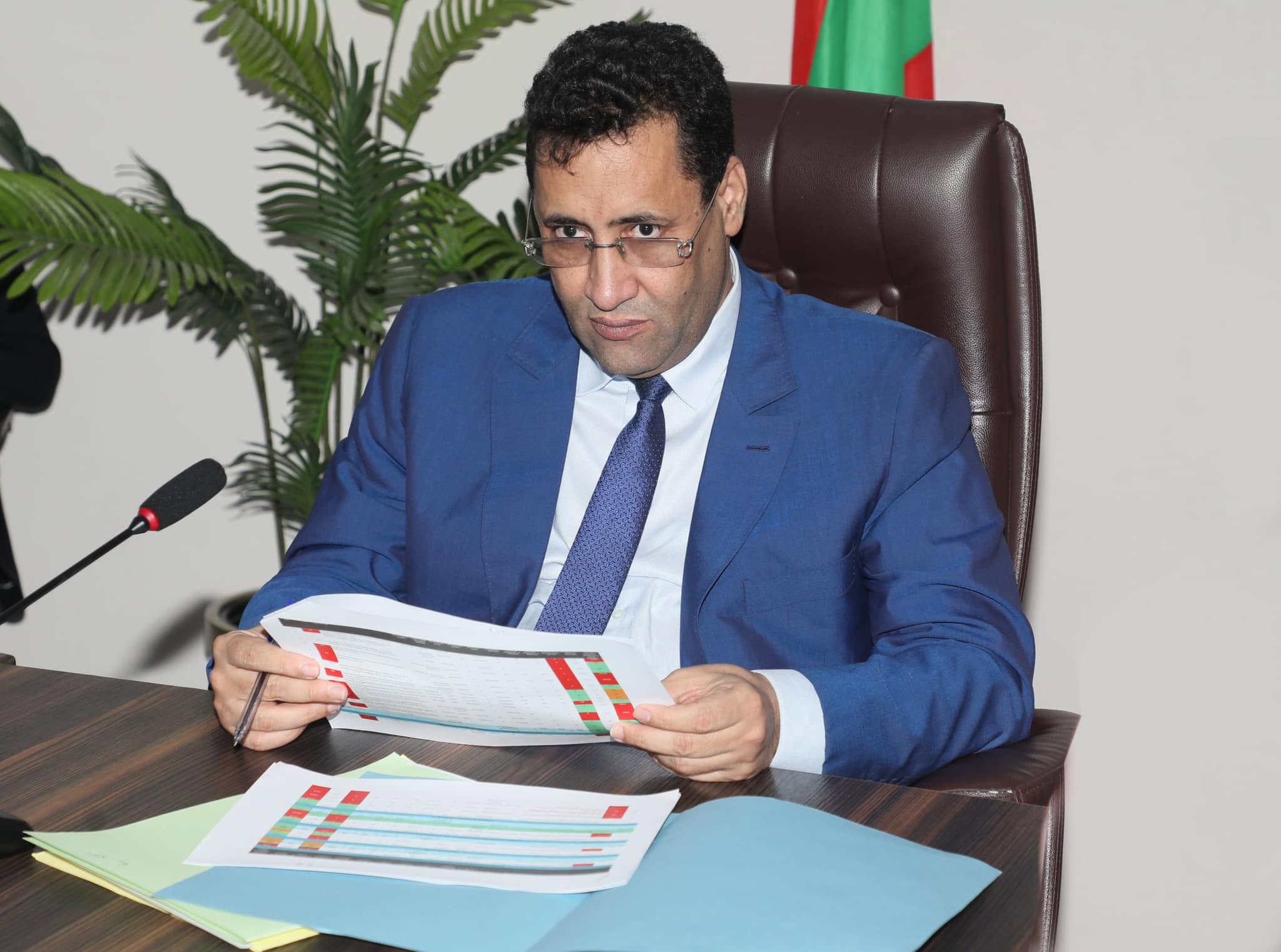 الوزير الأول يجتمع باللجنة الوزارية المكلفة بمتابعة تنفيذ المشاريع الكبرى