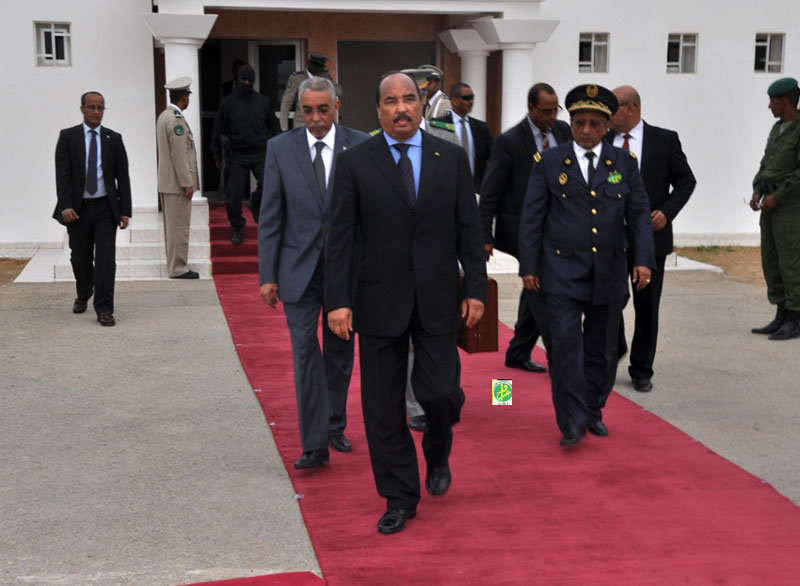 الرئيس الموريتاني لحظة مغادرته مطار انواذيبو متوجها الي باريس - وما-