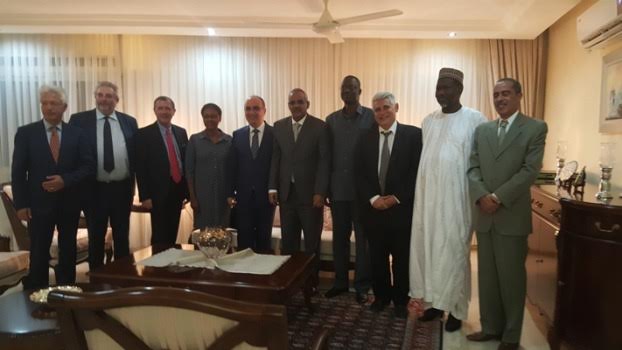 صورة جماعية تضم السفير التركي والموريتاني في النيجر